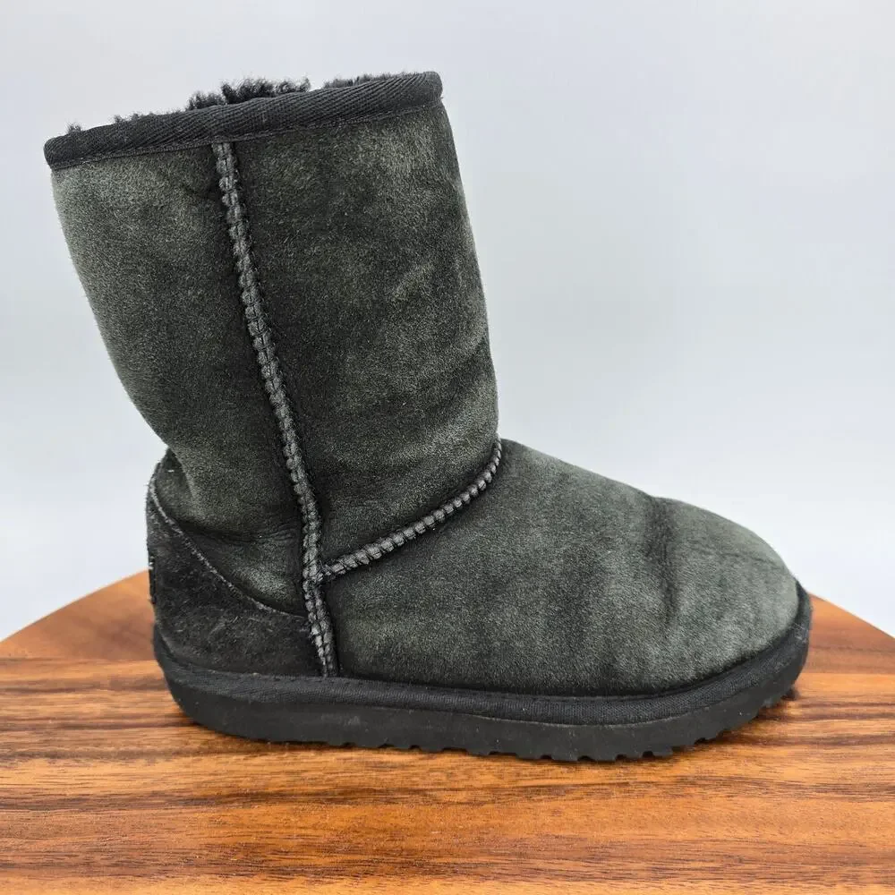 UGG Classic Boots Youth Kids 1 Black Sheepskin Suede Lined Pull On Winter Bootie